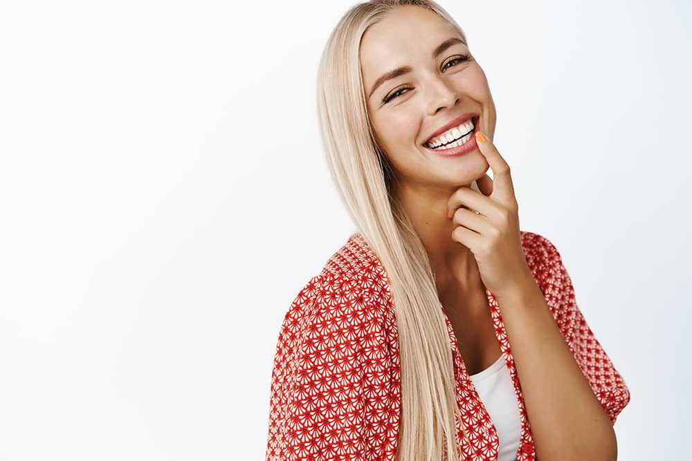 Chica sonriendo - Servicio carillas dentales