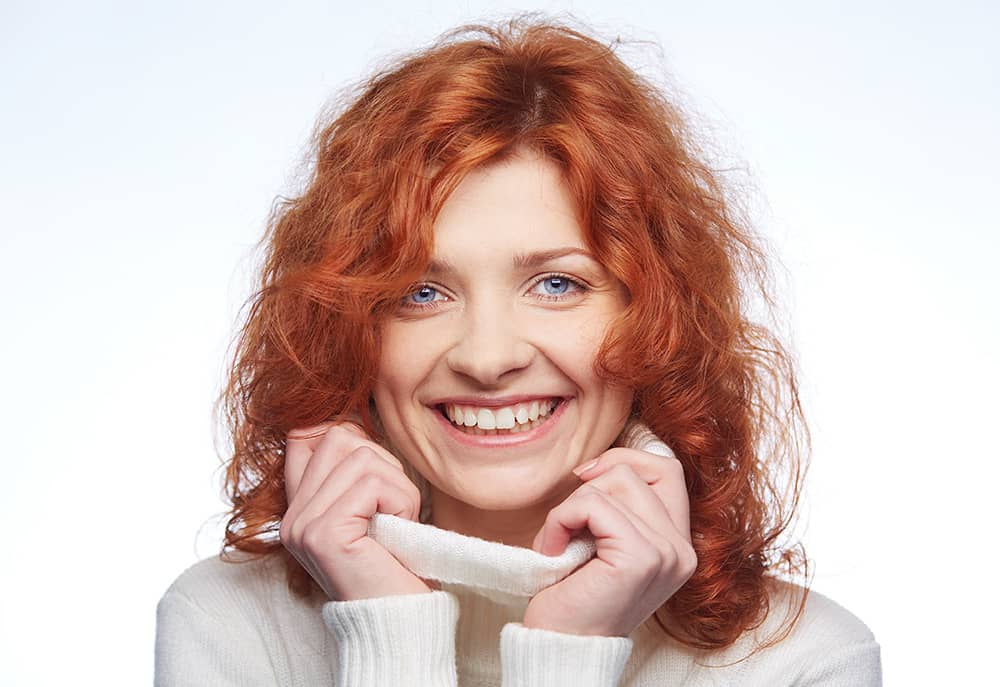 Chica sonriendo - Servicio implante dental 3