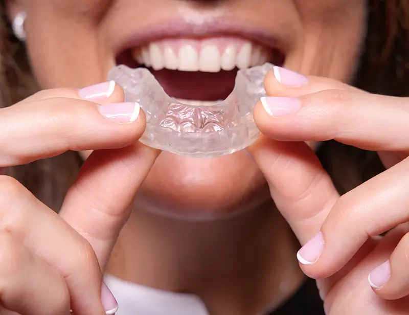 Chica Dentadura Bruxismo